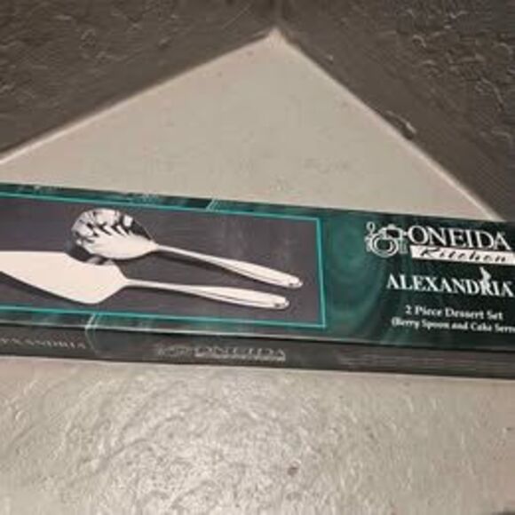 Oneida Alexandria 2 Piece Dessert Set with Original Box - Picture 1 of 6